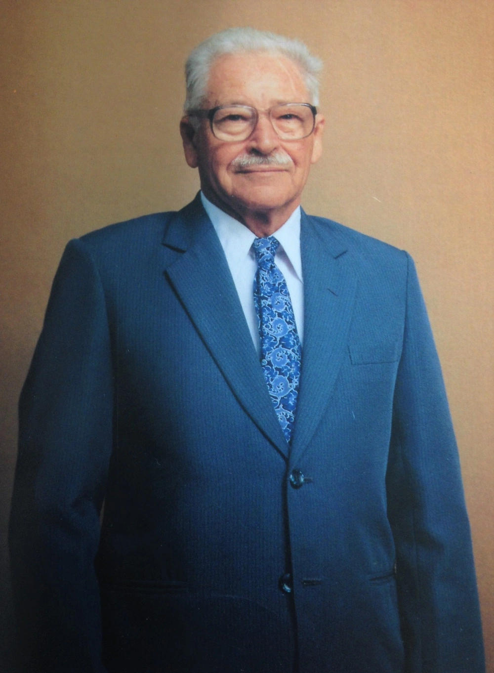 นายลานเซอลอต ราล์ฟ ดักลาส พินน์