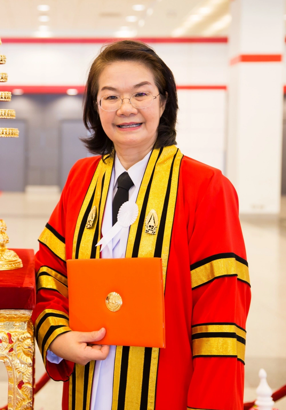 นางสาวผ่องพรรณ เอกอาวุธ