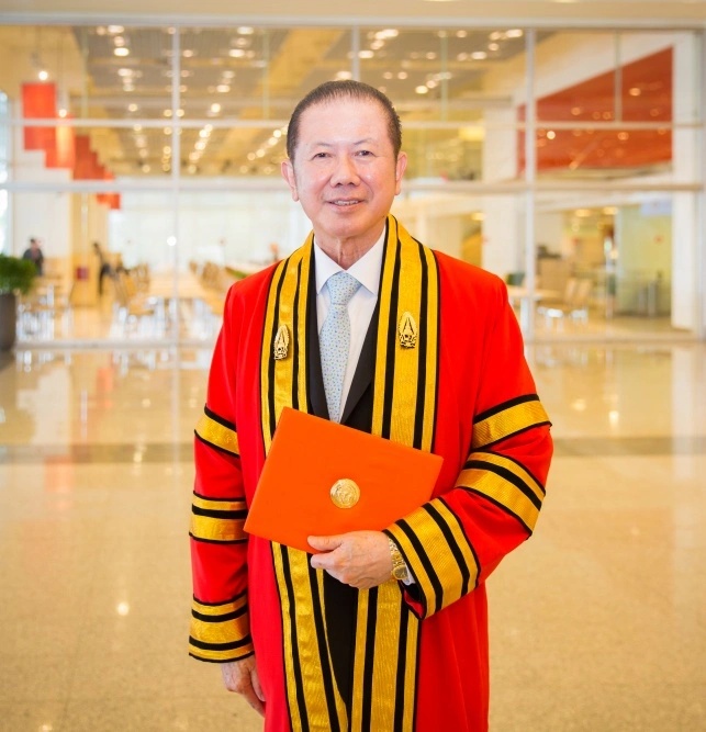 นายสนั่น อังอุบลกุล