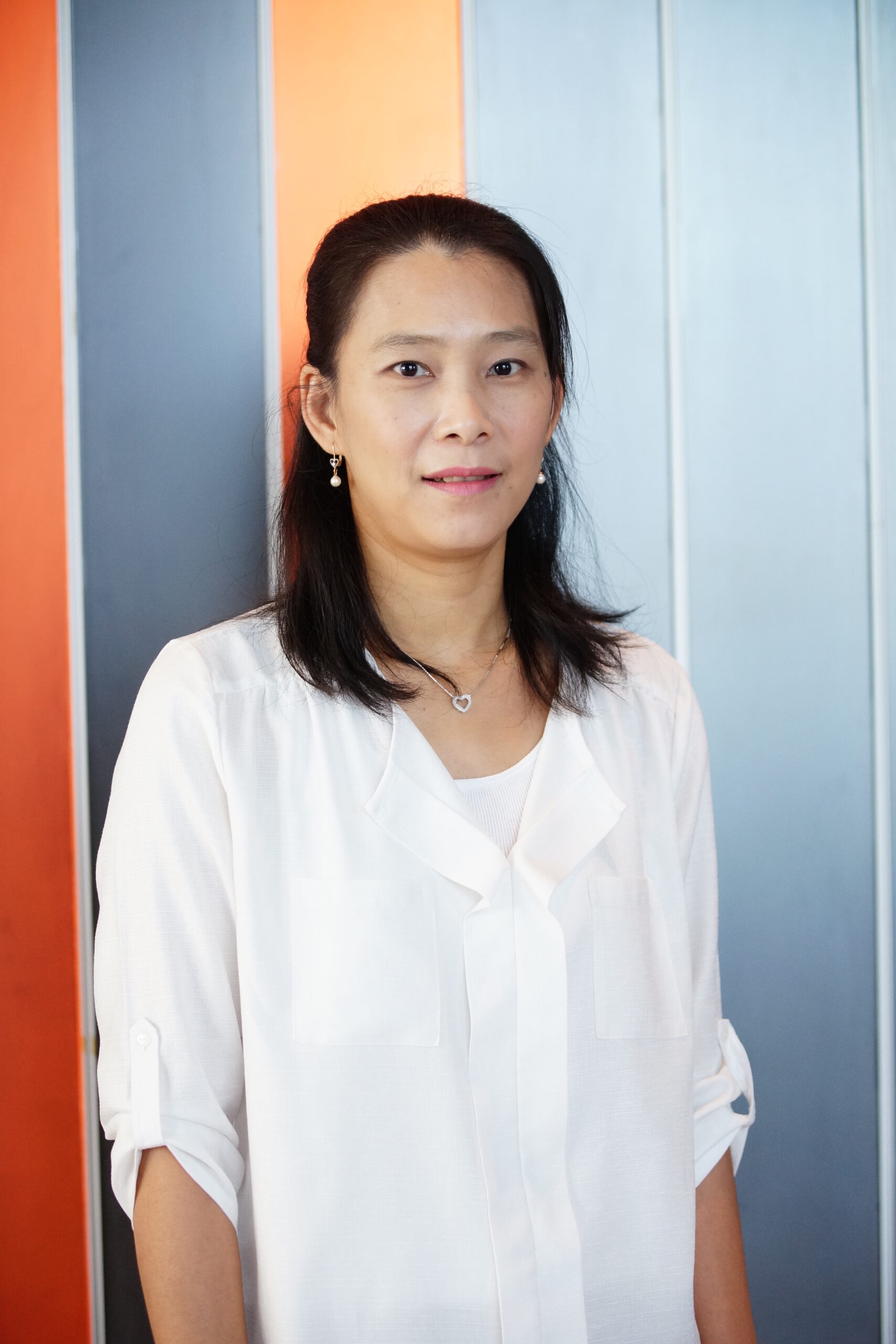 นางศิรินาฏ ลือชาเชวง